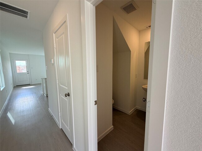 Foto del edificio - 922 Pertuso Ln