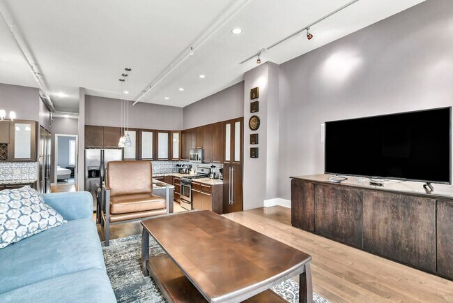 Foto del edificio - 8 S Old State Capitol Plaza