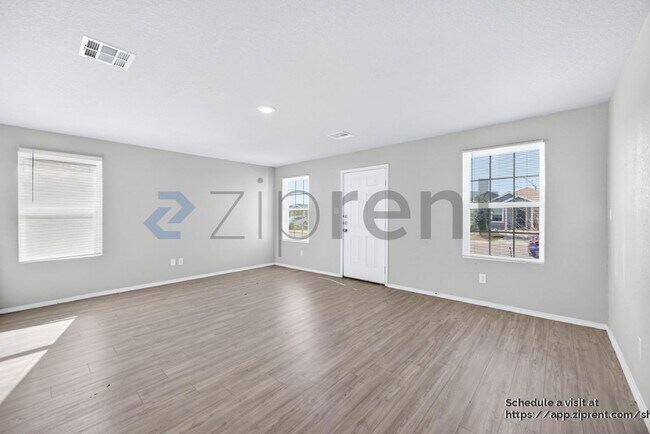 Foto del edificio - 8110 Serro Medina