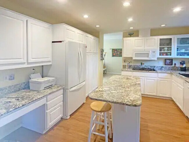Building Photo - Short-Term Furnished Rental near Trails, S...