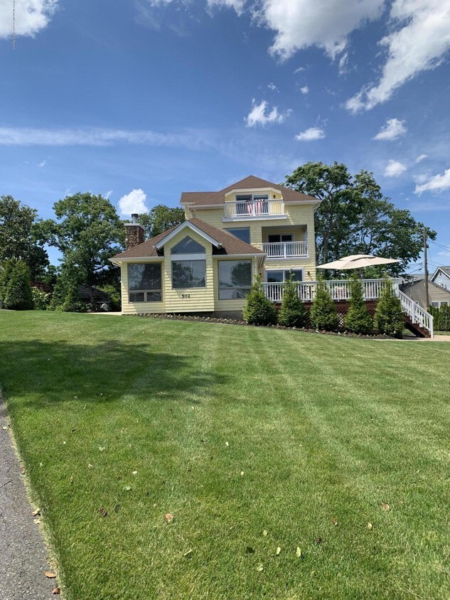 Primary Photo - 502 North Blvd