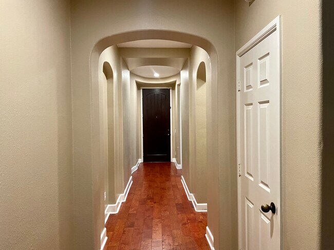 Foto del edificio - 1706 Justine Way