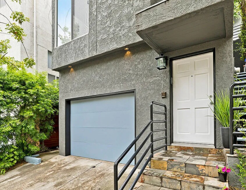 Foto principal - 8738 Wonderland Ave