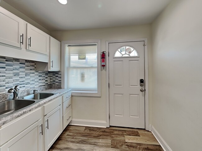 Building Photo - 219 12th St W