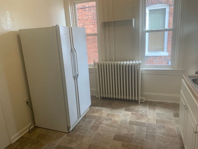 Building Photo - 1st Floor Efficiency, Yard, Private Entran...