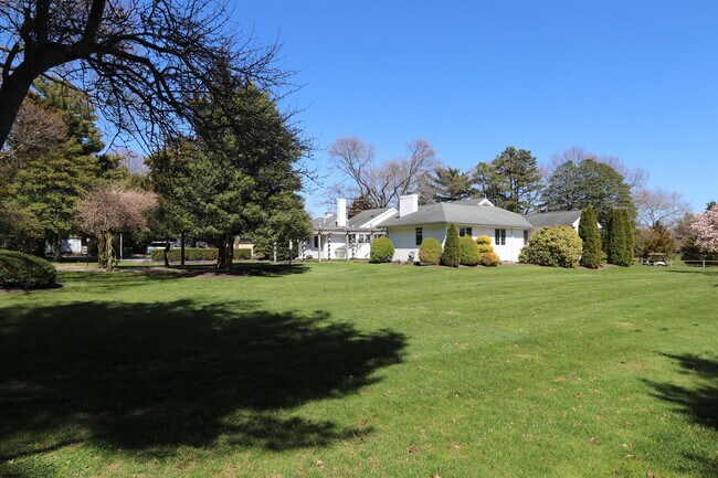 Foto del edificio - 300 Shore Rd