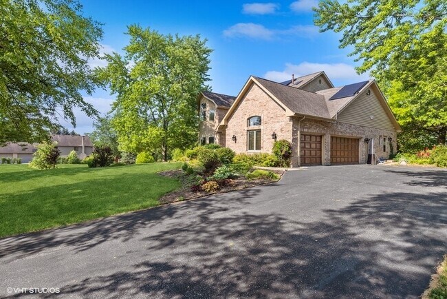 Foto del edificio - 905 Shelly Ln