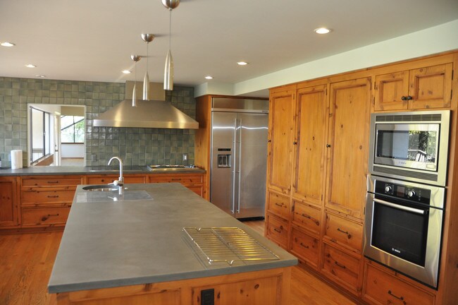 Foto del edificio - 9617 Oak Pass Rd