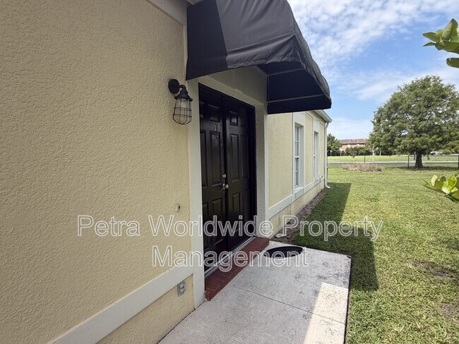 Foto del edificio - 1074 Universal Rest Pl