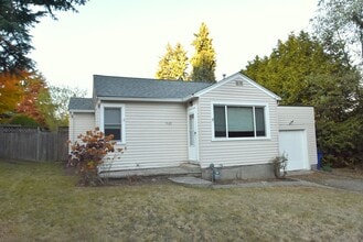 Building Photo - 5522 NE 193rd St