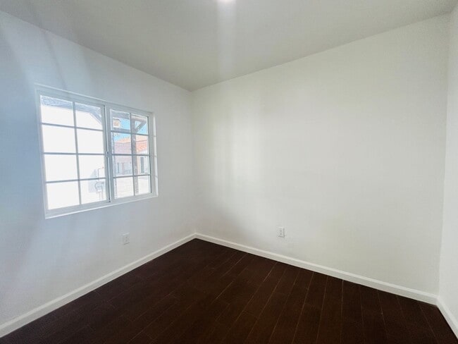 Building Photo - 13035 San Fernando Rd