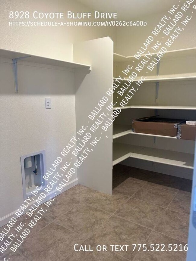 Building Photo - 4-bedroom home in North Valleys