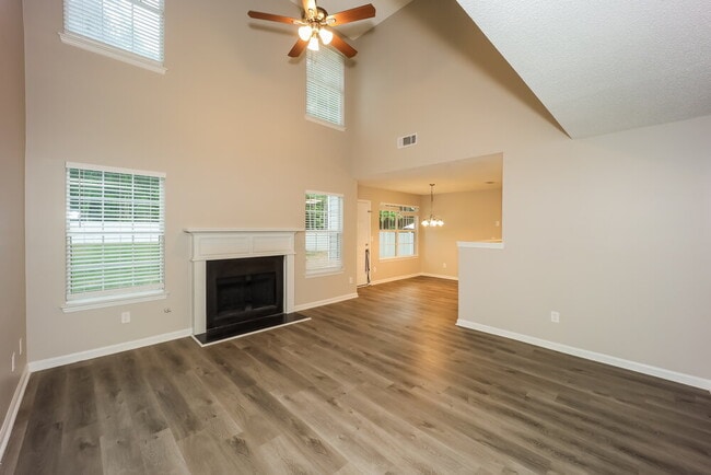 Building Photo - 215 Penny Ln
