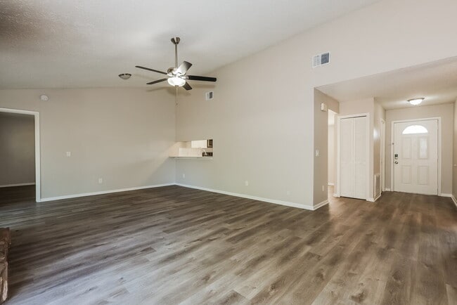 Building Photo - 831 Sunridge Point Dr