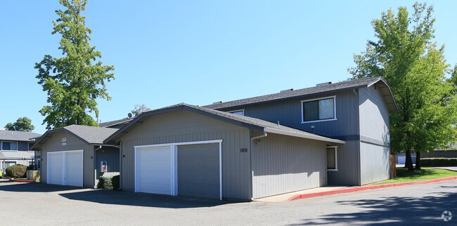 Foto del edificio - Oakwood Townhomes