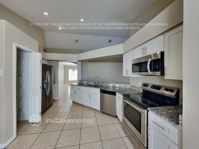 Foto del edificio - 10050 Creek Bluff Dr