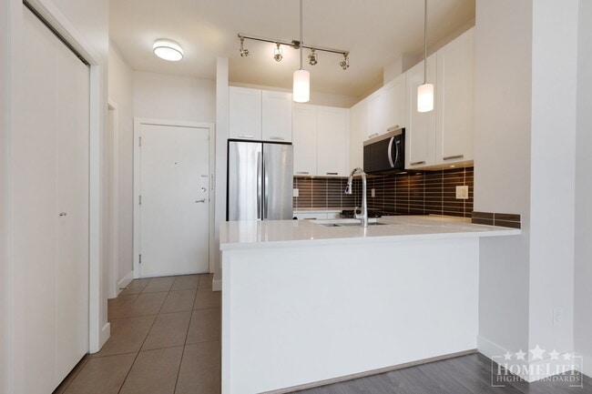 Building Photo - Beautiful 1 Bedroom Top-Floor Condo with Soaring 11-Foot Ceilings in Guildford