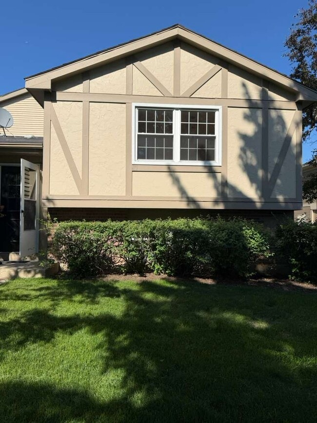 Building Photo - 136 Brookwood Ct