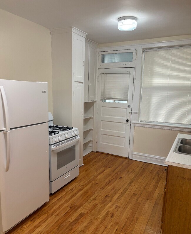 Building Photo - 33rd & Ridgeland Ave