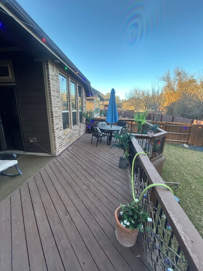 Foto del edificio - 724 Decathlon St