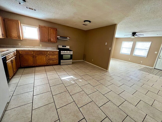 Foto del edificio - Cozy 3B/2B Home Available to Rent Now!