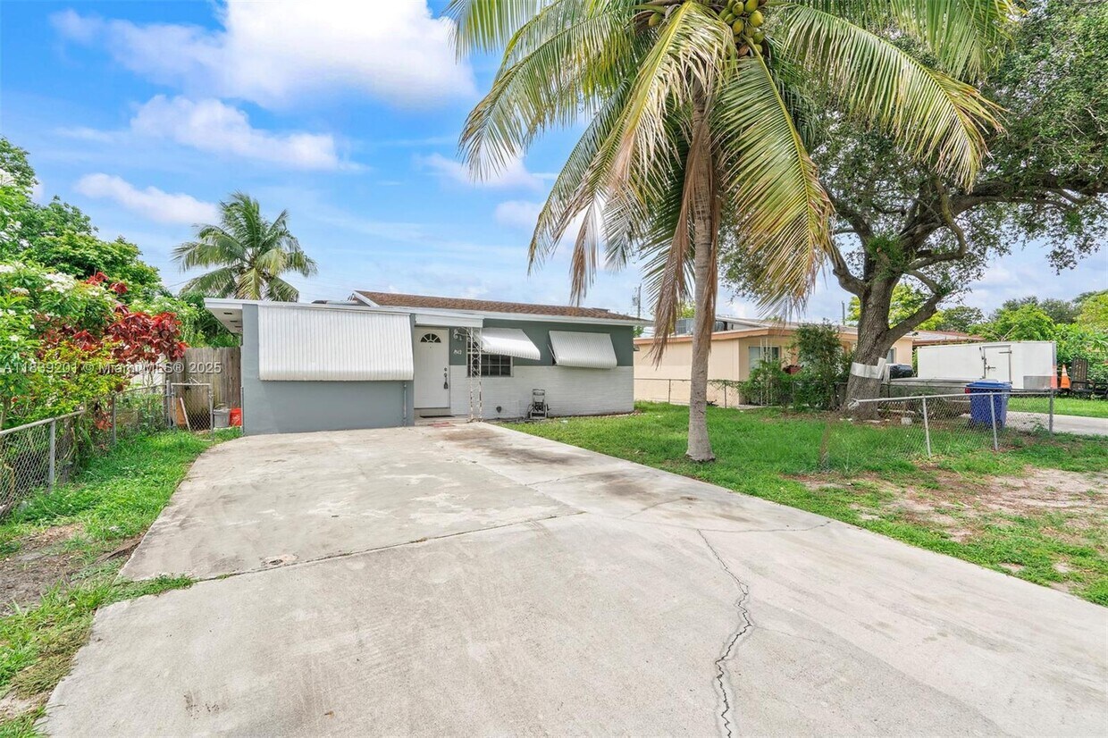 Foto principal - 6241 SW 24th St
