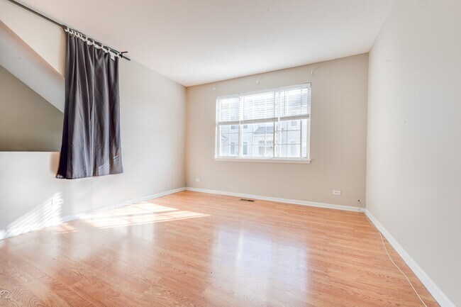 Building Photo - 3377 Ravinia Cir