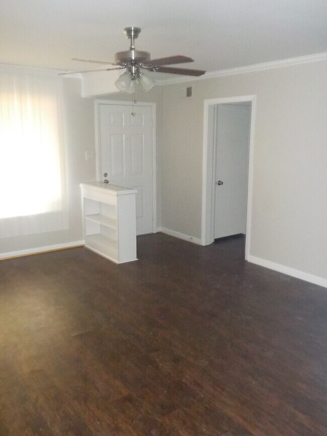 Building Photo - 6609 Blue Bird Dr