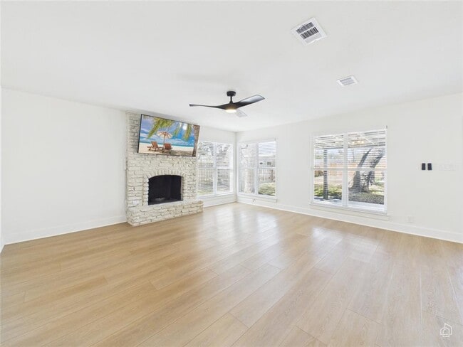 Foto del edificio - 9400 Longvale Dr