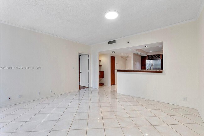 Building Photo - 520 Brickell Key Dr