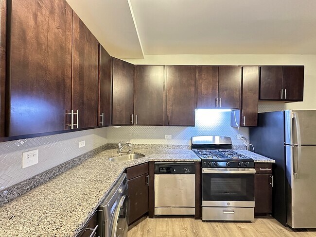 Foto del edificio - 712 W Brompton Ave