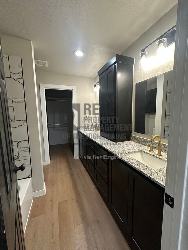 Foto del edificio - 4780 Clive Ave