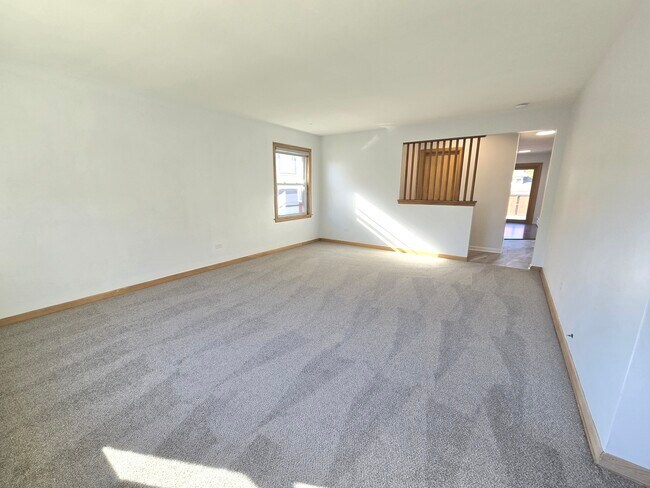 Foto del edificio - 5626 N Menard Ave