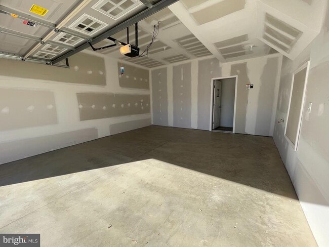 Building Photo - 1870 Shady Ln