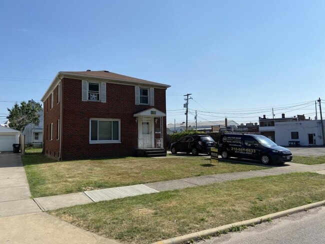 Building Photo - 10008 Edgepark Drive #Down