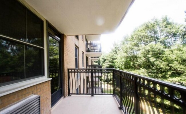 Building Photo - 2030 N Adams St