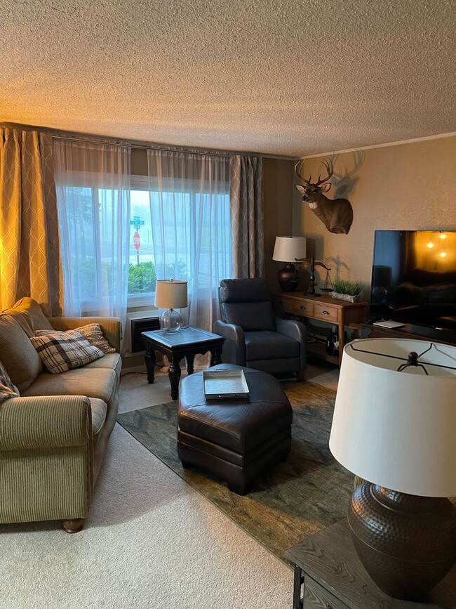 Building Photo - Furnished Bungalow with 2BD 2BTH near WITC and UWS!!  Short Term Available, Most Utilities Included!