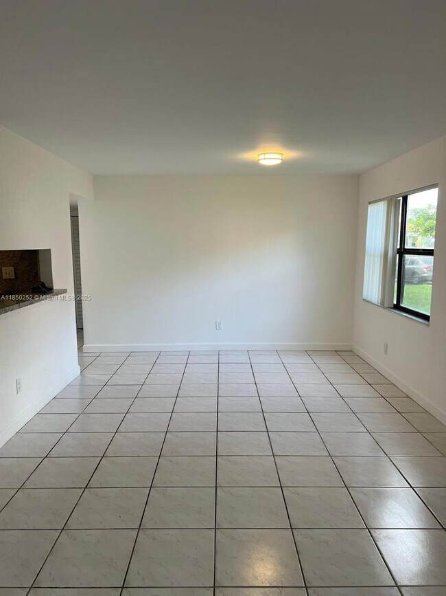 Foto del edificio - 3199 Foxcroft Rd