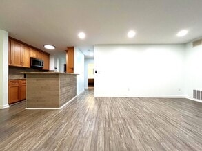 Building Photo - 1615 Hotel Cir S