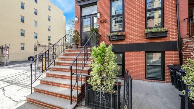 Foto del edificio - 828 Willow Ave