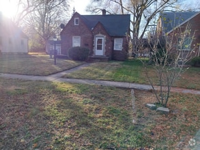 Building Photo - 817 Keil Rd