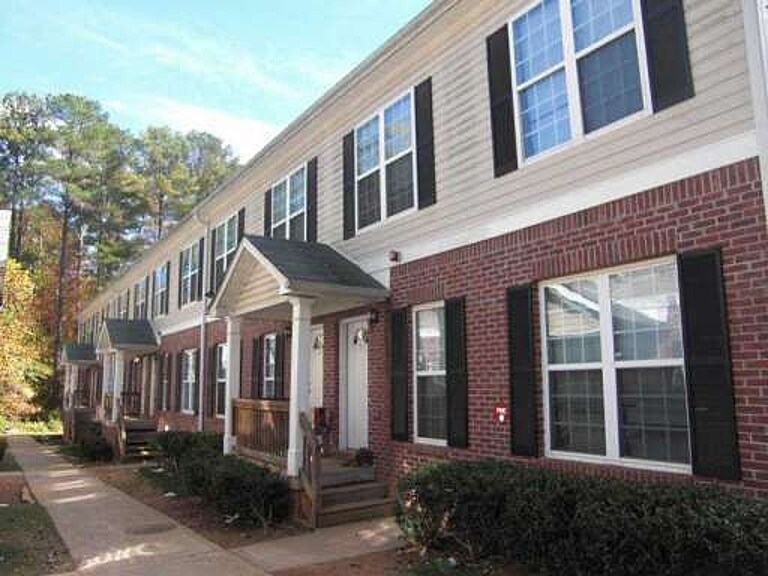 Foto principal - 1651 Massachusetts Ave SW