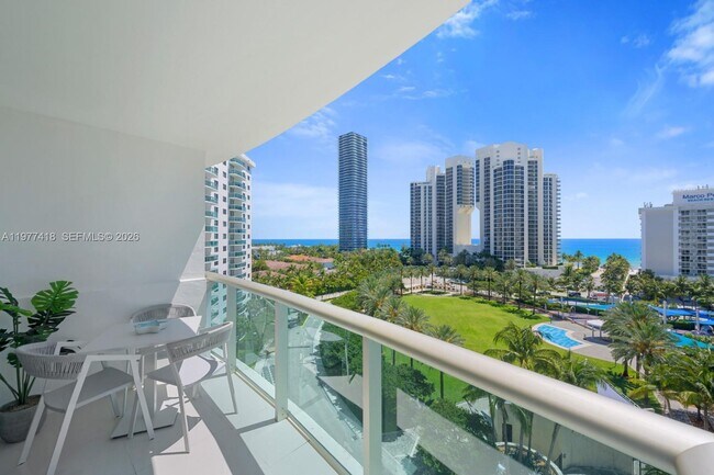 Foto del edificio - 19370 Collins Ave