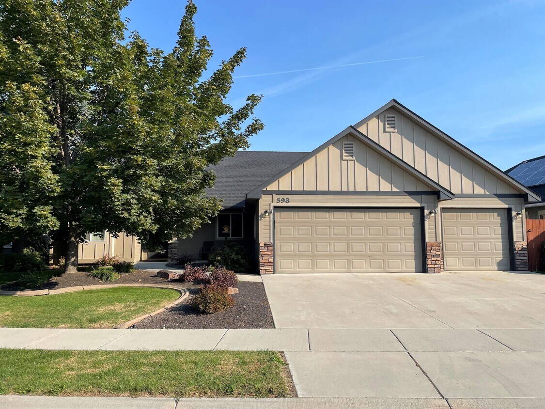 Foto principal - 598 Washakie St E