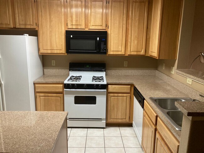 Foto del edificio - Tanamera Resort Gated Community.  One bedroom, one full bathroom, one car attached garage.