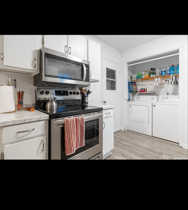 Building Photo - 1709 Westwood Dr