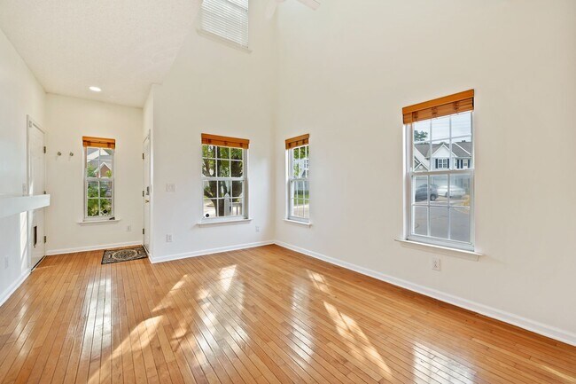 Building Photo - 3 bed 2.5 bath Townhome at Southpoint