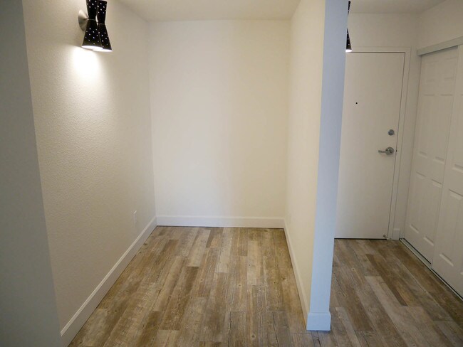 Building Photo - 3450 S Poplar St