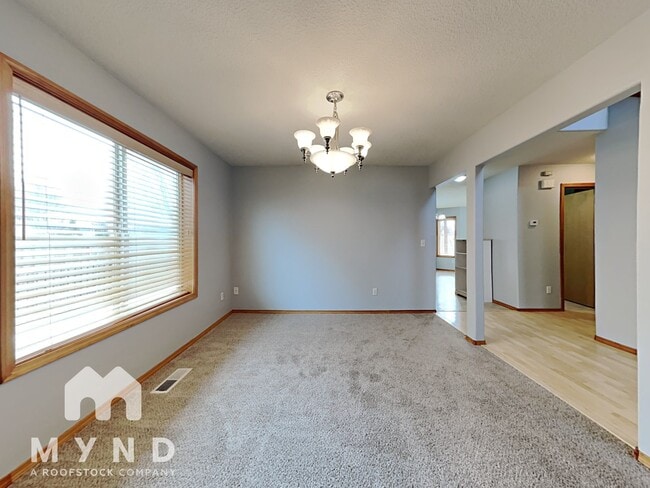 Building Photo - 16303 NE 43rd Way