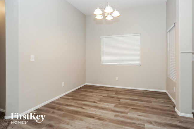 Foto del edificio - 5141 Coral Beach St